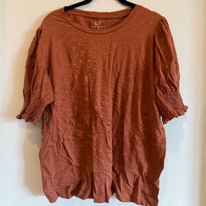 GAP rust colored puff-sleeved tee shirt Large
